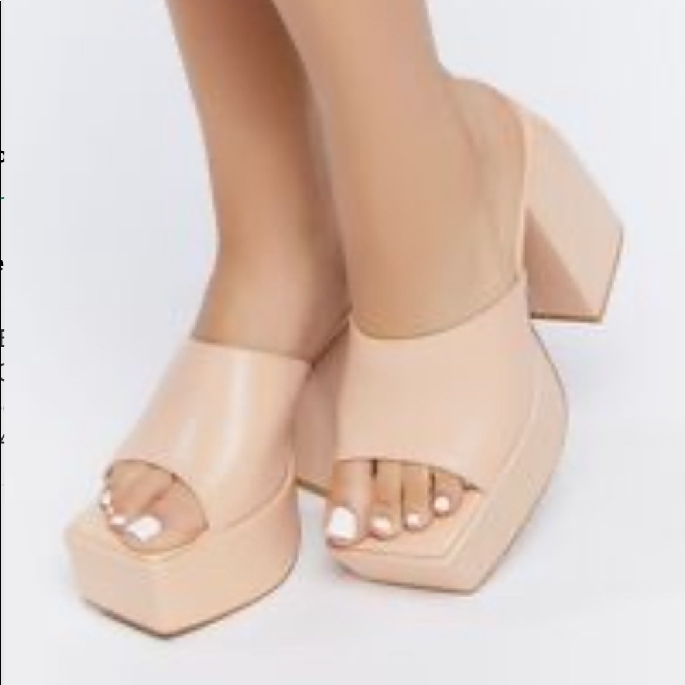 NEW Slip on chunky platform nude heels (Size 9)
